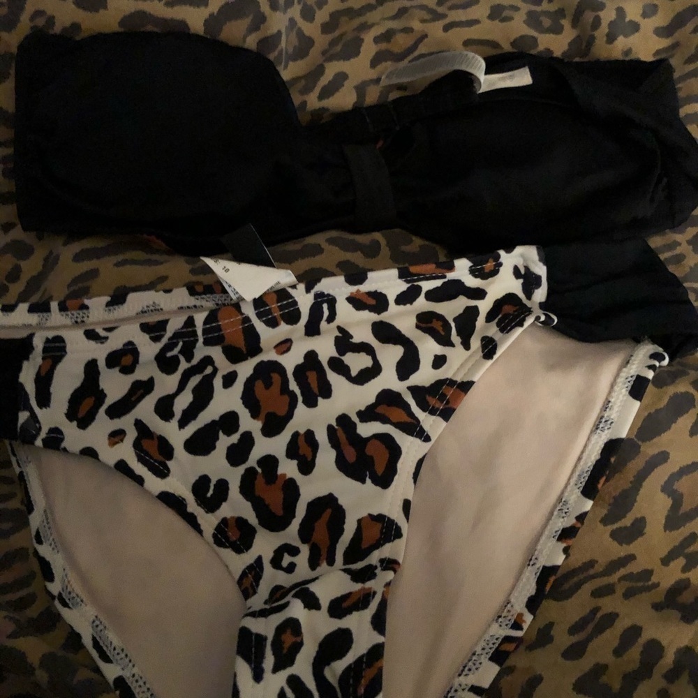 Guess size small leopard print bikini bottom like new